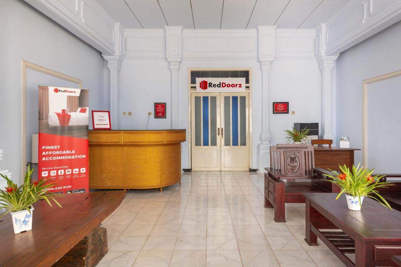 Reddoorz Syariah @ Bondowoso City Center Exteriör bild